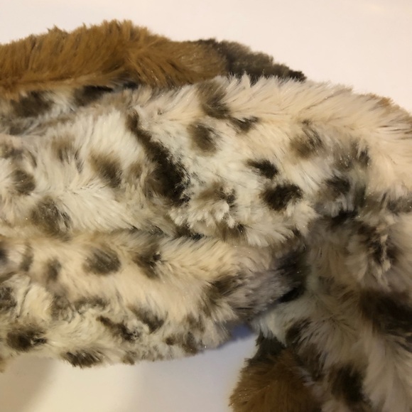 3/$20 Infinity Scarf EUC - Picture 4 of 6